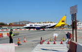 Gibraltar - Gibraltar - Runway crosses the street | 136/165